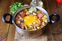 Фото приготовления рецепта: Сырный суп с грибами и копчёной колбасой - шаг №11