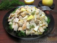 Фото к рецепту: Салат с курицей, яблоками и маринованными грибами