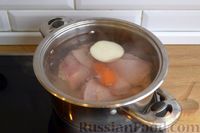 Фото приготовления рецепта: Куриный суп с пшеном и перепелиными яйцами - шаг №2