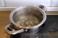 Фото приготовления рецепта: Куриный суп с пшеном и перепелиными яйцами - шаг №5