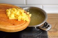 Фото приготовления рецепта: Куриный суп с пшеном и перепелиными яйцами - шаг №8