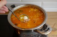 Фото приготовления рецепта: Куриный суп с пшеном и перепелиными яйцами - шаг №13