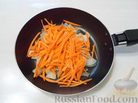 Фото приготовления рецепта: Мясной салат "Крыска" с языком и ветчиной - шаг №5