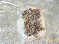 Фото приготовления рецепта: Мясо, запечённое с помидорами, грибами и сыром - шаг №11