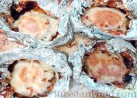 Фото приготовления рецепта: Мясо, запечённое с помидорами, грибами и сыром - шаг №17
