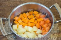 Фото приготовления рецепта: Крем-суп из тыквы, картофеля и моркови - шаг №3