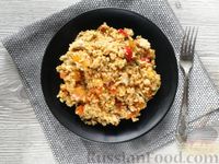 Фото к рецепту: Булгур с курицей, овощами и яйцами, в соевом соусе