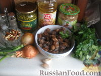 Фото приготовления рецепта: Теплый фасолевый салат с грибами и орехами - шаг №1
