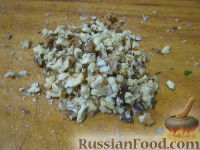 Фото приготовления рецепта: Теплый фасолевый салат с грибами и орехами - шаг №8