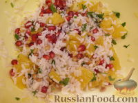 Фото приготовления рецепта: Рисовый салат с апельсинами и кедровыми орехами - шаг №9