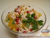 Фото к рецепту: Рисовый салат с апельсинами и кедровыми орехами