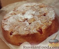 Фото к рецепту: Пирог-кекс с миндалем и малиной