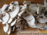 Фото приготовления рецепта: Суп картофельный со свежими грибами - шаг №6