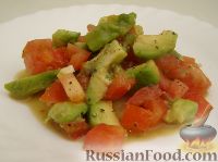 Фото к рецепту: Быстрый салат с авокадо и помидорами