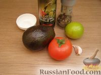 Фото приготовления рецепта: Быстрый салат с авокадо и помидорами - шаг №1