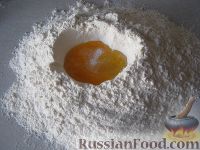 Фото приготовления рецепта: Тесто для пельменей с яйцом - шаг №4