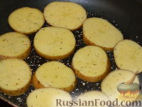 Фото приготовления рецепта: Картофельная запеканка  с помидорами "Серпантин" - шаг №3