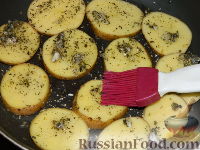 Фото приготовления рецепта: Картофельная запеканка  с помидорами "Серпантин" - шаг №6