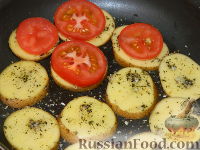 Фото приготовления рецепта: Картофельная запеканка  с помидорами "Серпантин" - шаг №7
