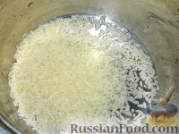 Фото приготовления рецепта: Томатный суп с рисом - шаг №2