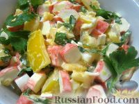 Фото к рецепту: Салат из крабовых палочек с чесноком