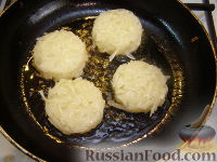 Фото приготовления рецепта: Хэшбраун - американские картофельные оладьи - шаг №6