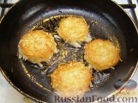 Фото приготовления рецепта: Хэшбраун - американские картофельные оладьи - шаг №7