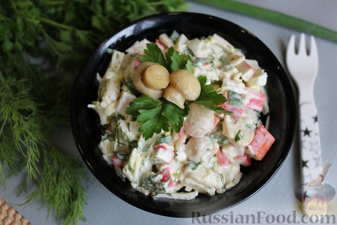 Салат с крабовыми палочками, капустой и грибами рецепт – Греческая кухня: Салаты. «Еда»