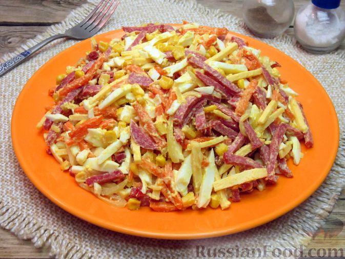 Слоеный салат сугроб с колбасой