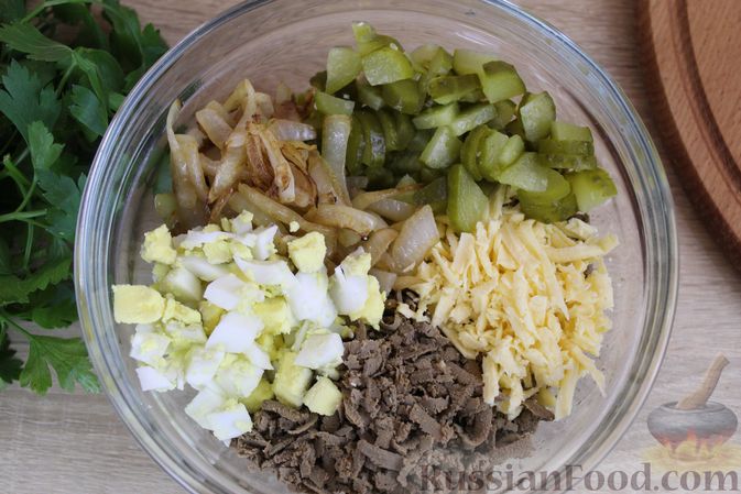 Салат с говяжьей печенью и солеными огурцами — рецепт с фото пошагово