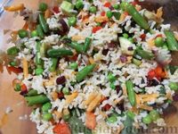 Фото приготовления рецепта: Салат с тунцом, рисом и овощами - шаг №11