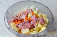 Фото приготовления рецепта: Мясо с картофелем, запечённое в тыкве - шаг №7