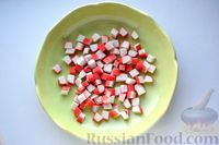 Фото приготовления рецепта: Пряные морковные капкейки с мандариновой начинкой и сливочным кремом - шаг №13