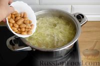 Фото приготовления рецепта: Борщ черниговский с кабачком и яблоком - шаг №10