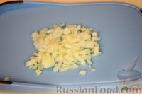 Фото приготовления рецепта: Жареная картошка с грибами и луком - шаг №3