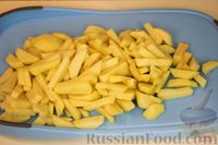 Фото приготовления рецепта: Жареная картошка с грибами и луком - шаг №4