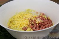 Фото приготовления рецепта: Драники с колбасой и сыром - шаг №6