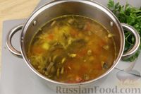 Фото приготовления рецепта: Сырный суп с фаршем, капустой и грибами - шаг №16