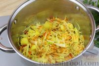Фото приготовления рецепта: Сырный суп с фаршем, капустой и грибами - шаг №7