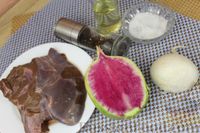 Фото приготовления рецепта: Салат из редьки с печенью - шаг №1
