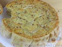 Фото к рецепту: Отрывной пирог из лаваша с картофелем и сыром