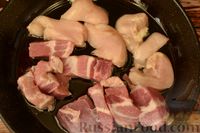Фото приготовления рецепта: Суп из квашеной капусты со свининой, курицей и копчёными колбасками - шаг №4
