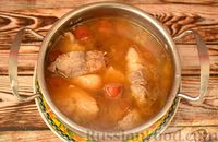 Фото приготовления рецепта: Суп из квашеной капусты со свининой, курицей и копчёными колбасками - шаг №8