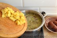 Фото приготовления рецепта: Суп с копчёной колбасой и сметаной - шаг №9