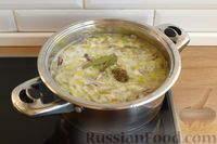 Фото приготовления рецепта: Суп с копчёной колбасой и сметаной - шаг №10