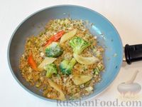 Фото приготовления рецепта: Филе трески с рисом и овощами - шаг №7