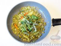 Фото приготовления рецепта: Филе трески с рисом и овощами - шаг №9
