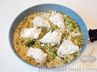 Фото приготовления рецепта: Филе трески с рисом и овощами - шаг №14