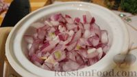 Фото приготовления рецепта: Слоёный салат "Граф" с курицей, свёклой, черносливом и орехами - шаг №10