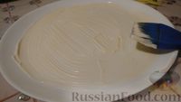 Фото приготовления рецепта: Слоёный салат "Граф" с курицей, свёклой, черносливом и орехами - шаг №11